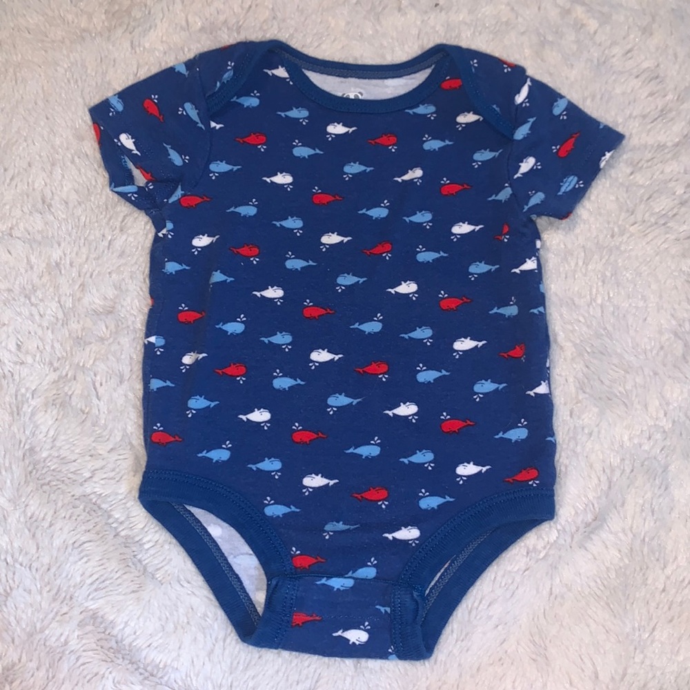 (3 for $10) rococo whale bodysuit 6 months 🐳